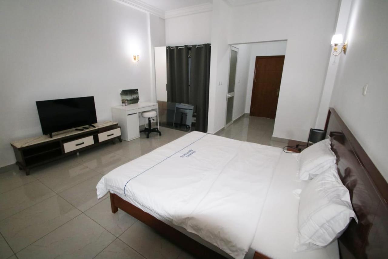Octave'S Apt Pointe Noire Extérieur photo